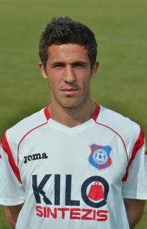 Şerban Moraru, fundaş la FC Bihor, crede că antrenorul Rotariu i-ar putea face pe fotbalişti să se autodepăşească